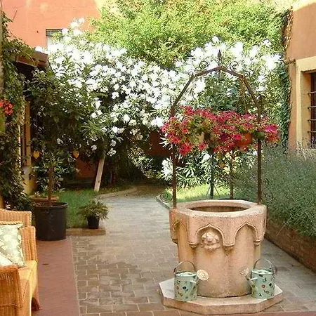 Готель Porta San Mamolo 4*